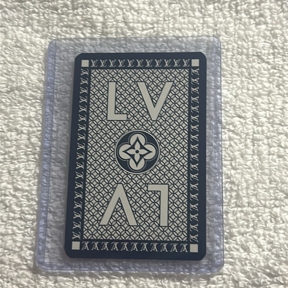 Louis Vuitton blue playing card 7 of hearts with COA - Picture 3 of 4